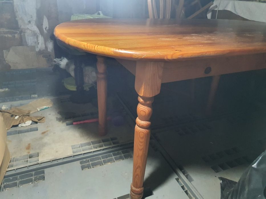Mesa em madeira maciça