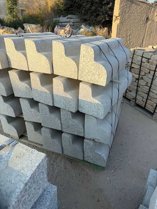 Krawężnik granitowy 21x24x100cm