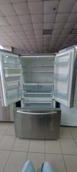 Холодильник AEG.