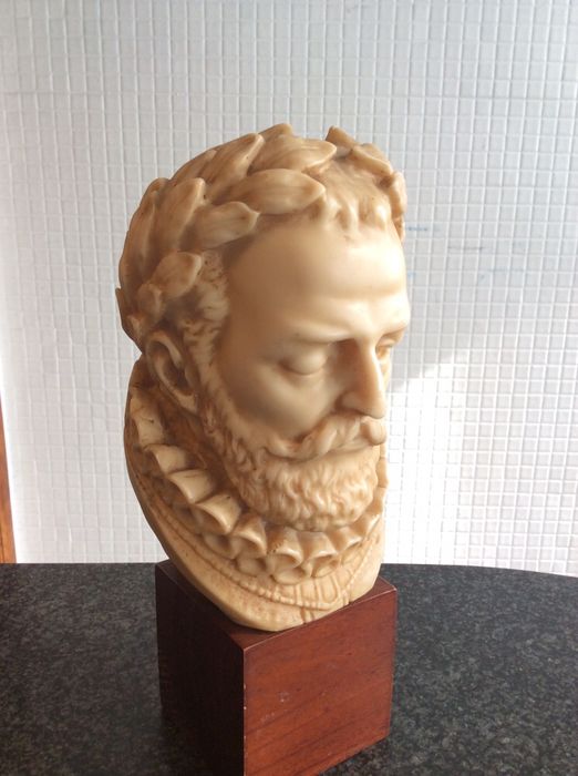 Busto Luís Vaz de Camões