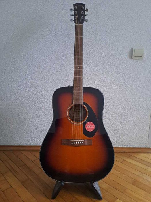 Продам гитару Fender CD 60 SB