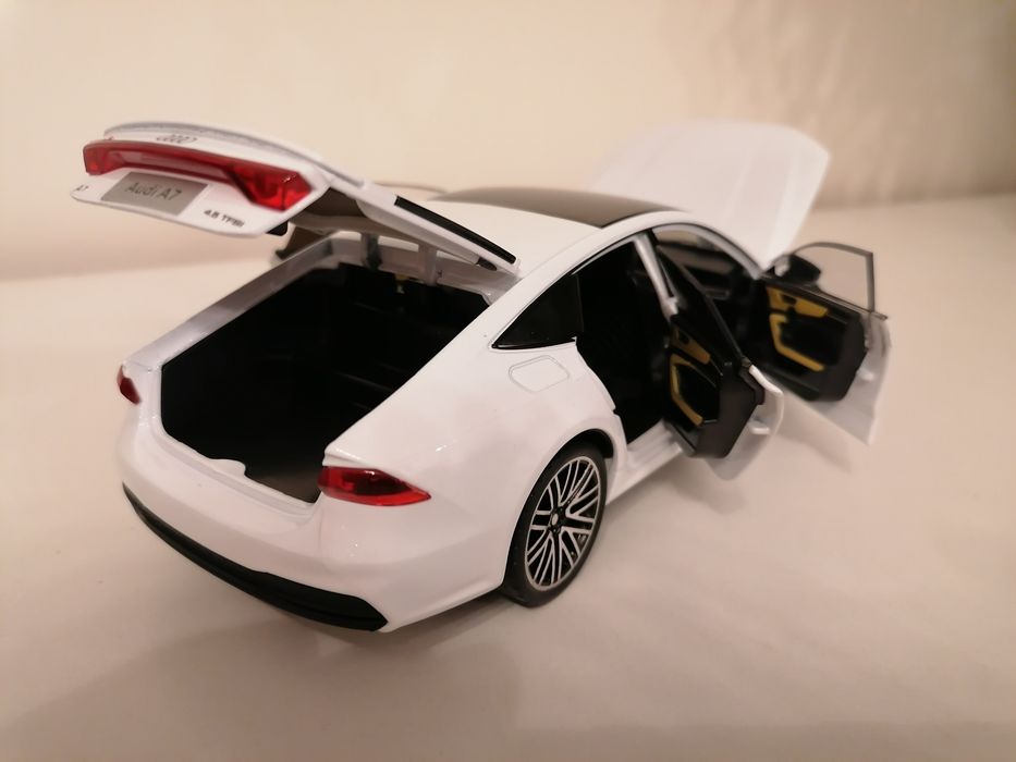 Autko/model Audi A7 skala 1:24, światła dźwięk