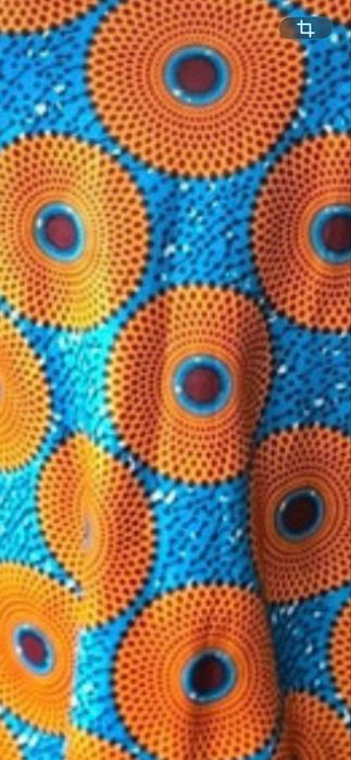 Vestido em capulana colorido, tons de laranja e turquesa. Novo. Peça única