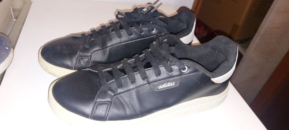 Tenis Adidas N° 42   Usado em bom estado Entrego Alfragide e Benfica