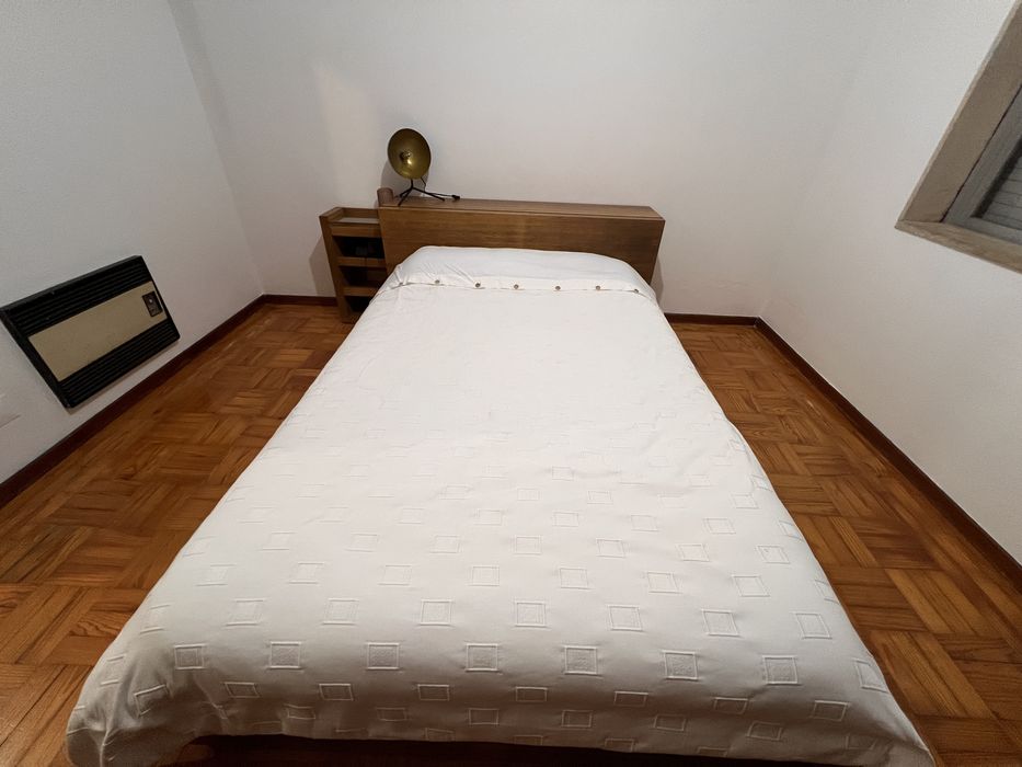 Cama com cabeceira embutida - MUITO URGENTE