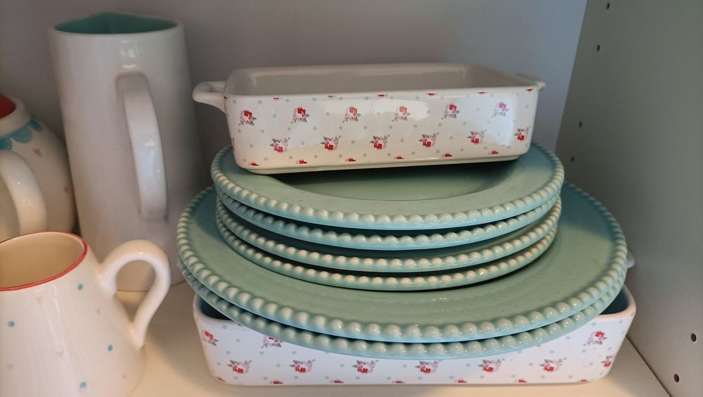 Ceramic Tableware in Various Styles435432975856445442