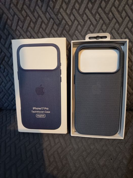 Capa em tecido TechWoven com MagSafe da Apple para o iPhone 17 Pro na cor azul