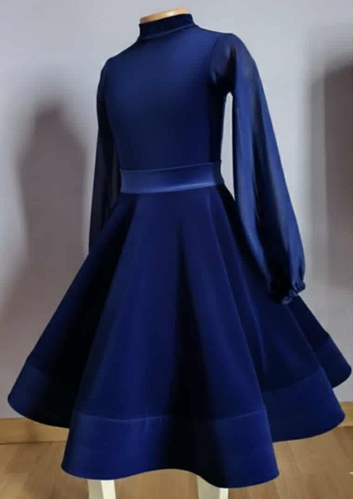 Sukienka pierwszy krok 134