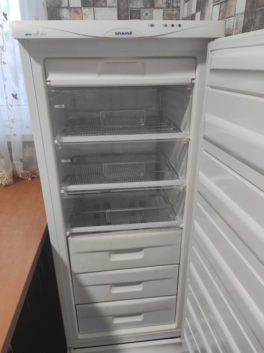 Продам морозильну камеру Снайге софт +