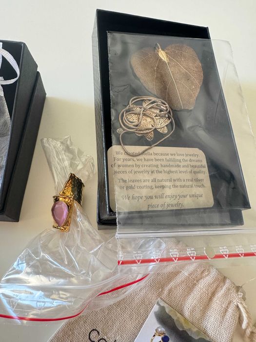 Zestaw biżuterii z kamieniami