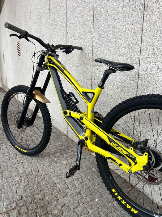 YT Tues CF Pro 27.5 Downhill
