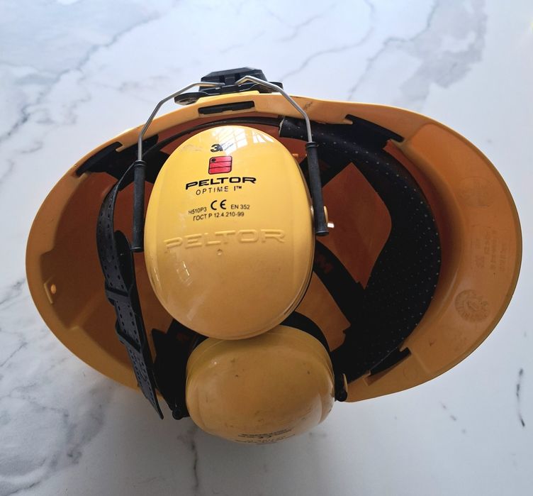 Kask roboczy 3M z nausznikami