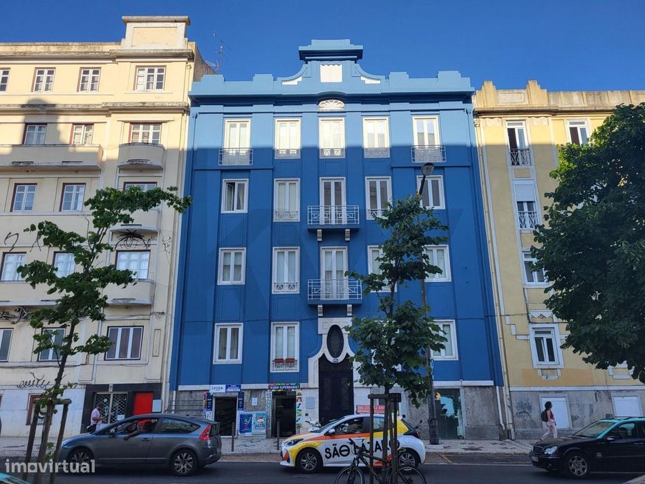 Refurbished T2 Apartment Next to Alameda D. Afonso Henriques, with Elevator