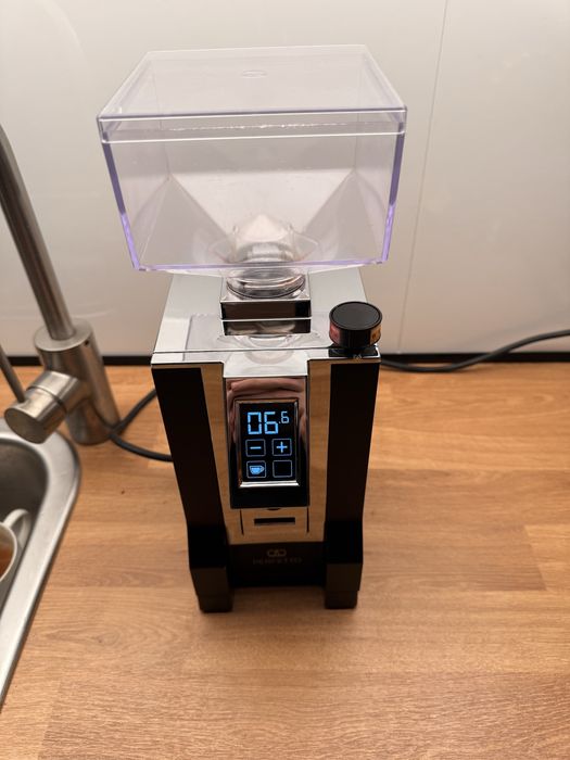 Mlynek do kawy eureka mignon czarny płaskie zarna