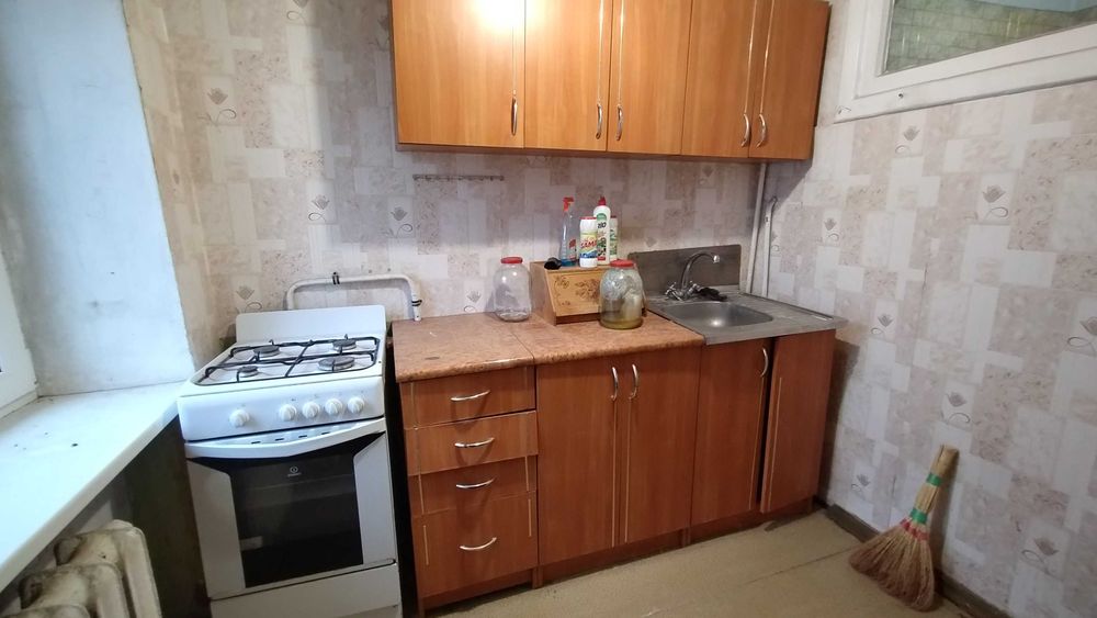 Продаж в зв'яку з переїздом, 2-кв вул. Глебова,  45м2, 5/5 кирп. житловий стан