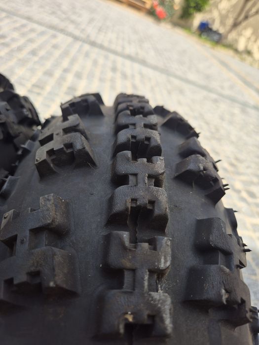 Pneus moto 4 Maxxis razr 2
