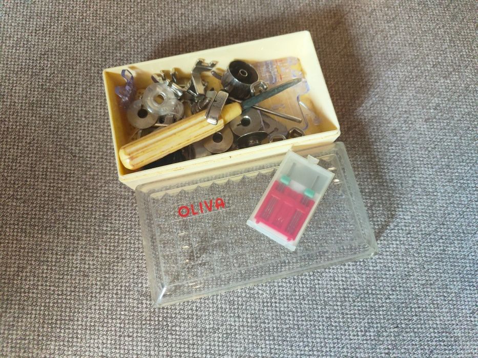 Oliva - Máquina de costura