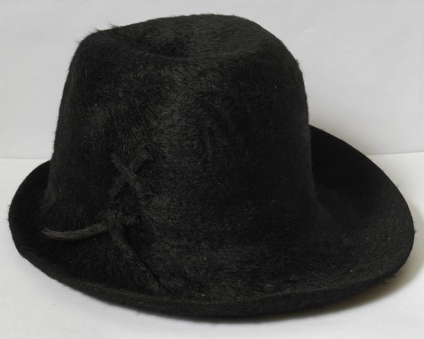 Czarny kapelusz klasyczny, elegancki styl
