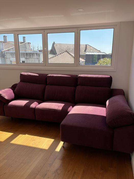 Sofá Bordô Elétrico