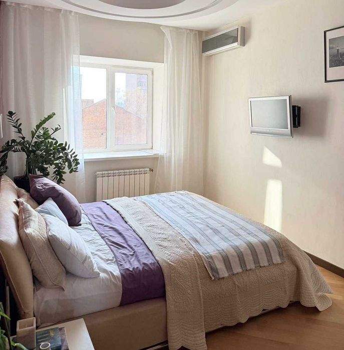 Чорновола 25, тиха, простора, затишна 2к, висота стелі 3м.