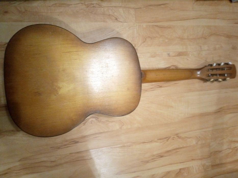 Гитара шестиструнная