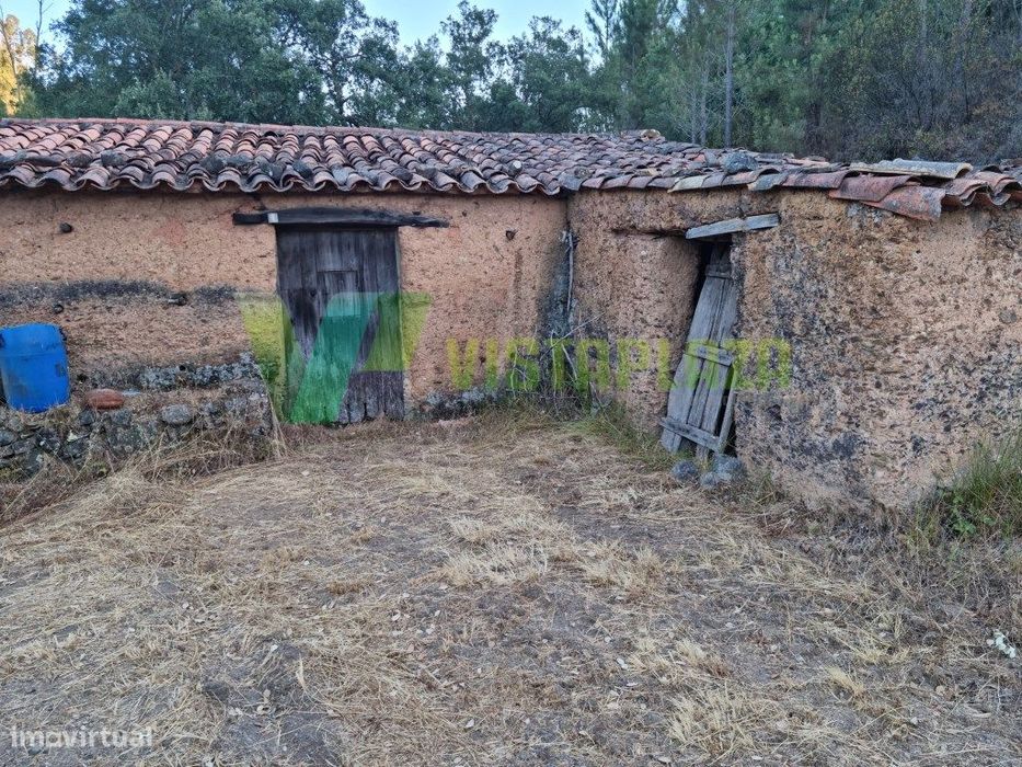 Excelente Terreno Rústico com Ribeira para Venda em Monchique