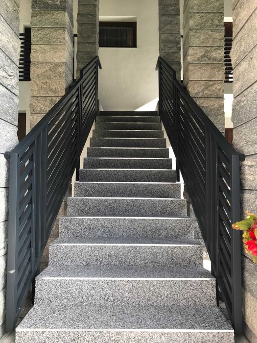 Kamienny dywan  balkon taras schody