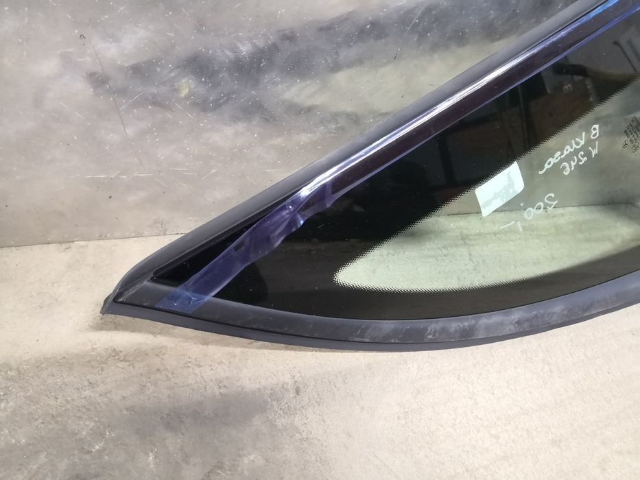 Szyba prawa tylna Mercedes w246 B klasa prawy tył
