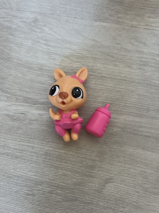 Brinquedo  criança  canguru com filhotes