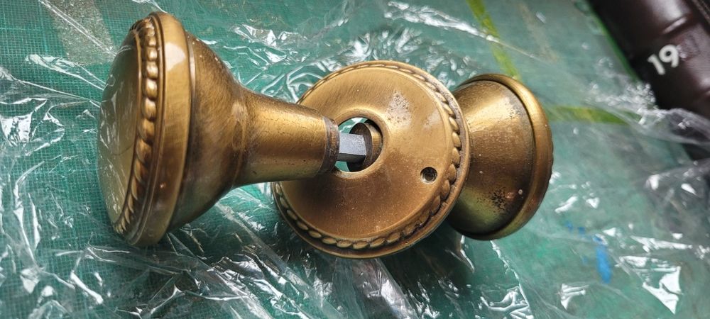 Conjunto de fechadura. Puxador. Dobradiça64286509555587121