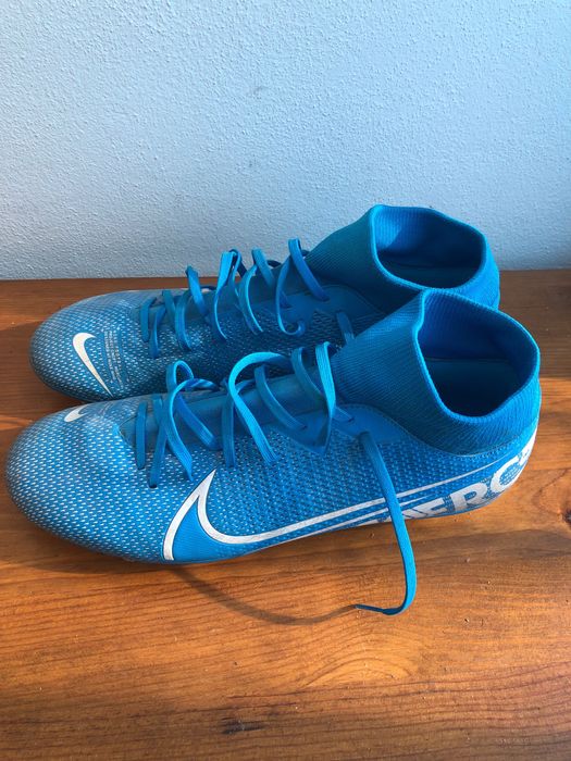 Nike Mercurial Superfly em bom estado.