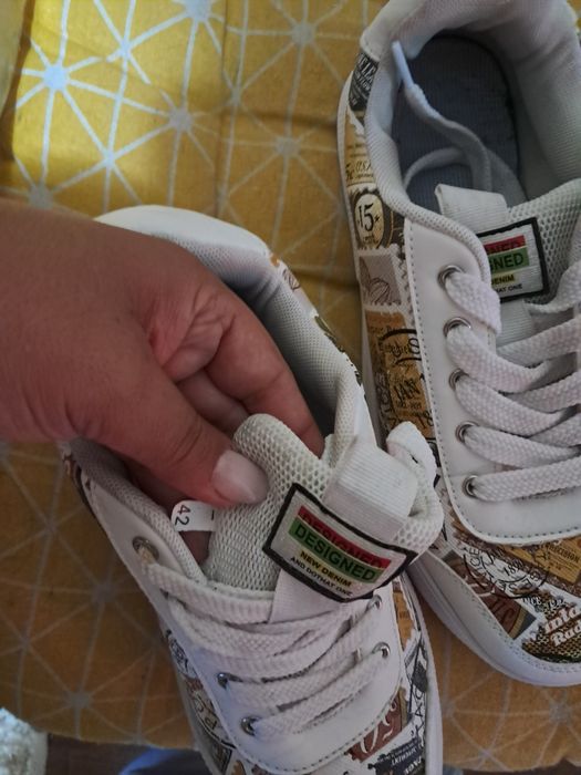 Vendo ténis da design