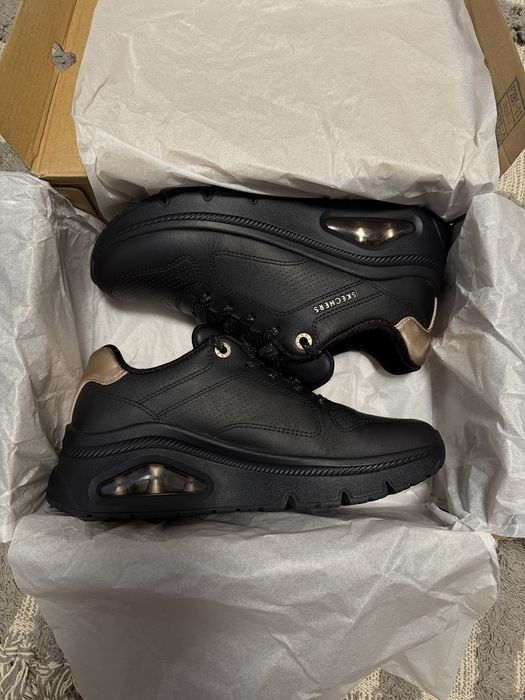 Продам кросівки Skechers Uno Icon