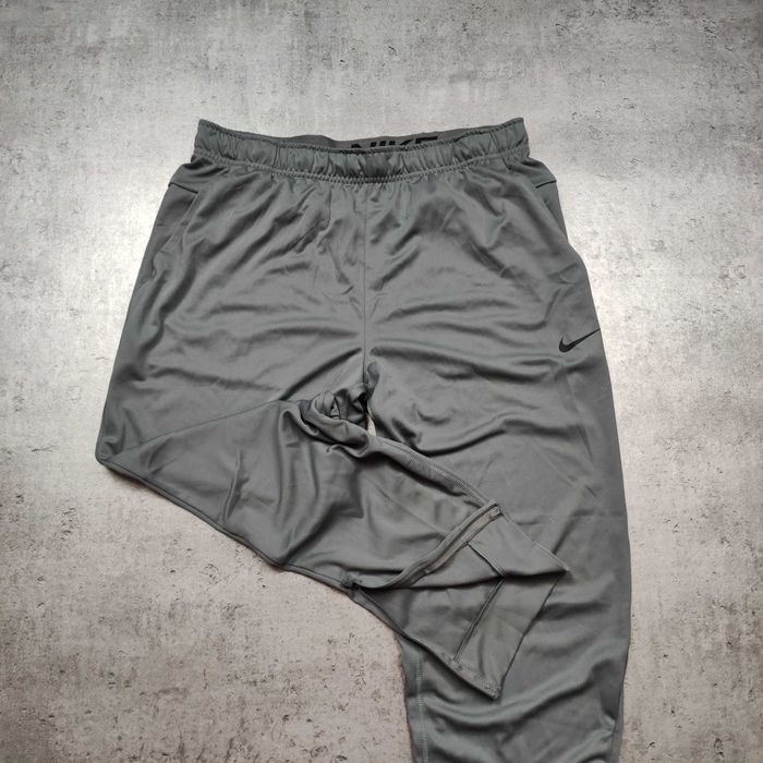 MĘSKIE Dresy Sportowe Spodnie Joggery Dri-Fit Nike Szare Logoo Active