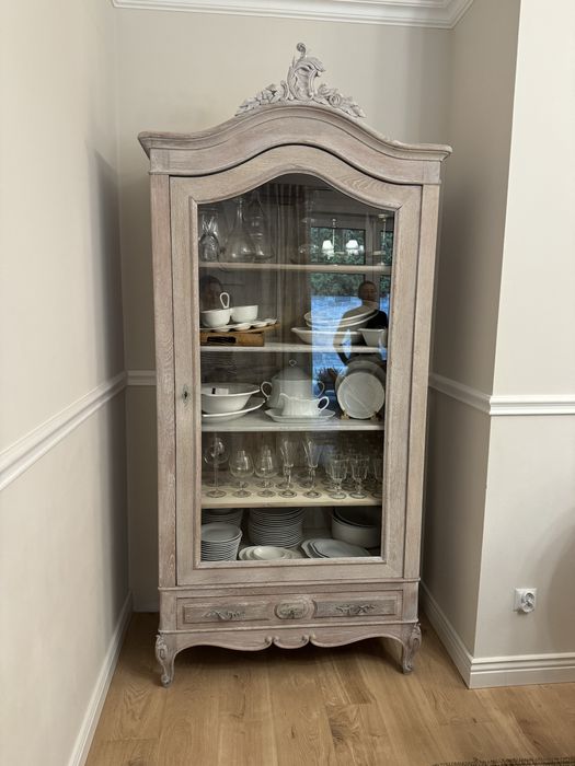 Witryna rocaille bielona