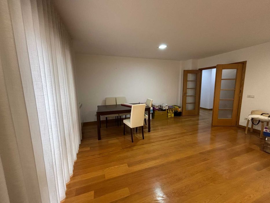Apartamento t2 à venda na Rua Mario Cravinho, 11