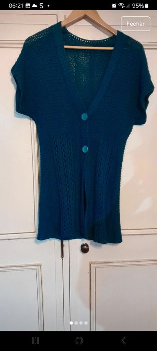 Casaco de malha de manga curta com botoes grandes