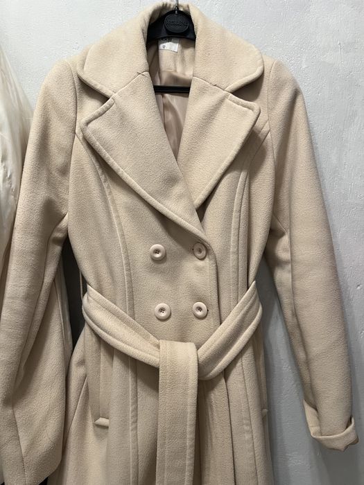 Продам осіннє пальто .Тепле . Розмір вказаний на фото