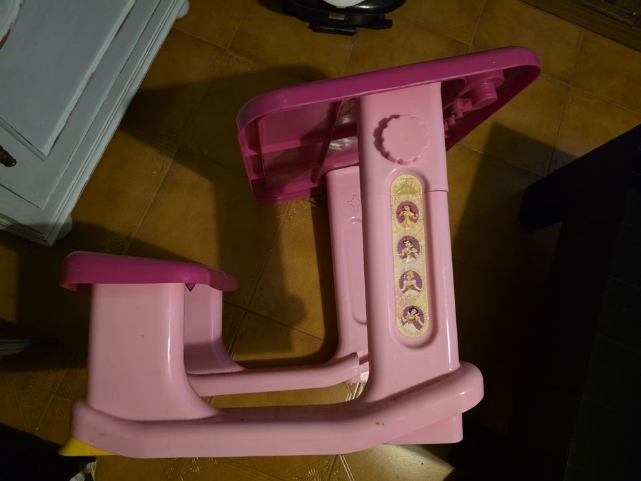 Secretaria, escravaninha de criança