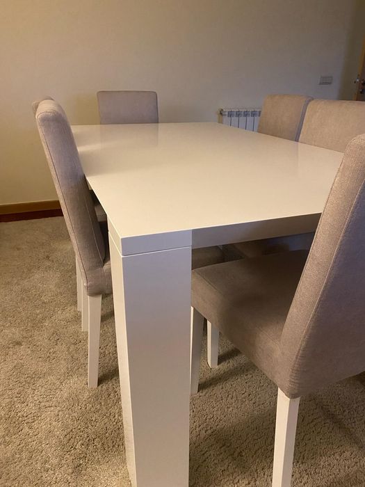 Mesa de jantar branca lacada (1,80x1,00) com 6 cadeiras bege