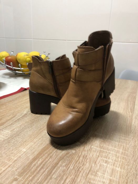 Botas de pele de cano baixo