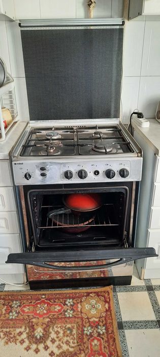 Продам Газовую печь Indesit