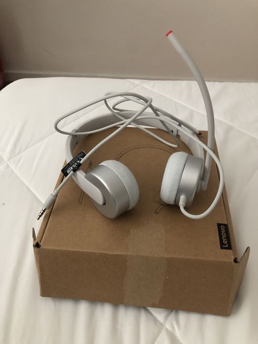 Headsets Lenovo com caixa