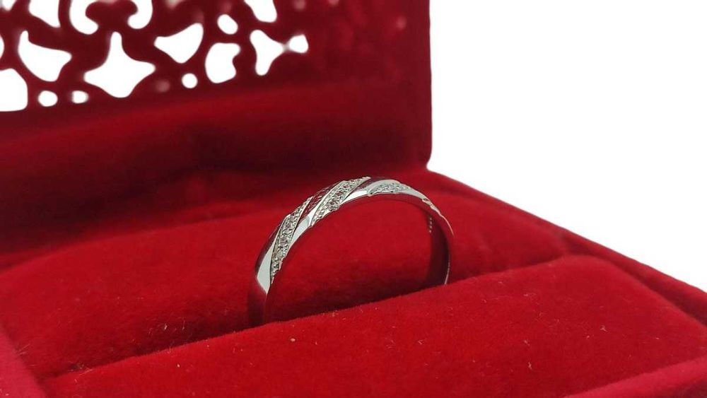 Piękny Złoty Pierścionek Diamenty 2,49g 0,10CT P375 R.15