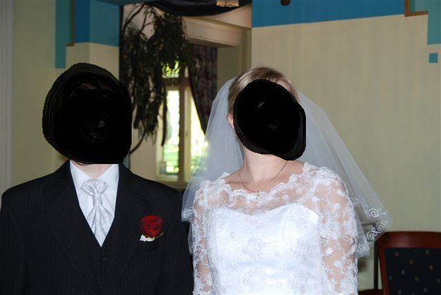 Suknia ślubna z koronki