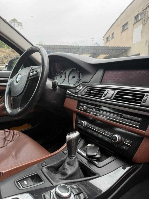 Vendo carrinha BMW 520 - Muito bom estado interior e exterior. foto 3