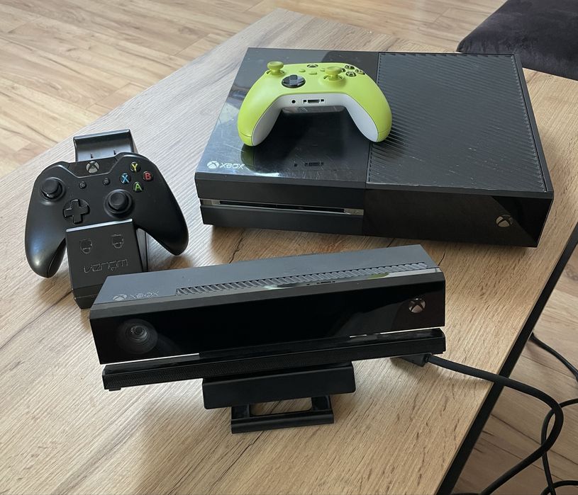 X Box One 1 tb dwa pady kinect