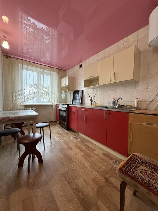 Здам на рік і більше чотирикімнатну квартиру в Чорноморську.