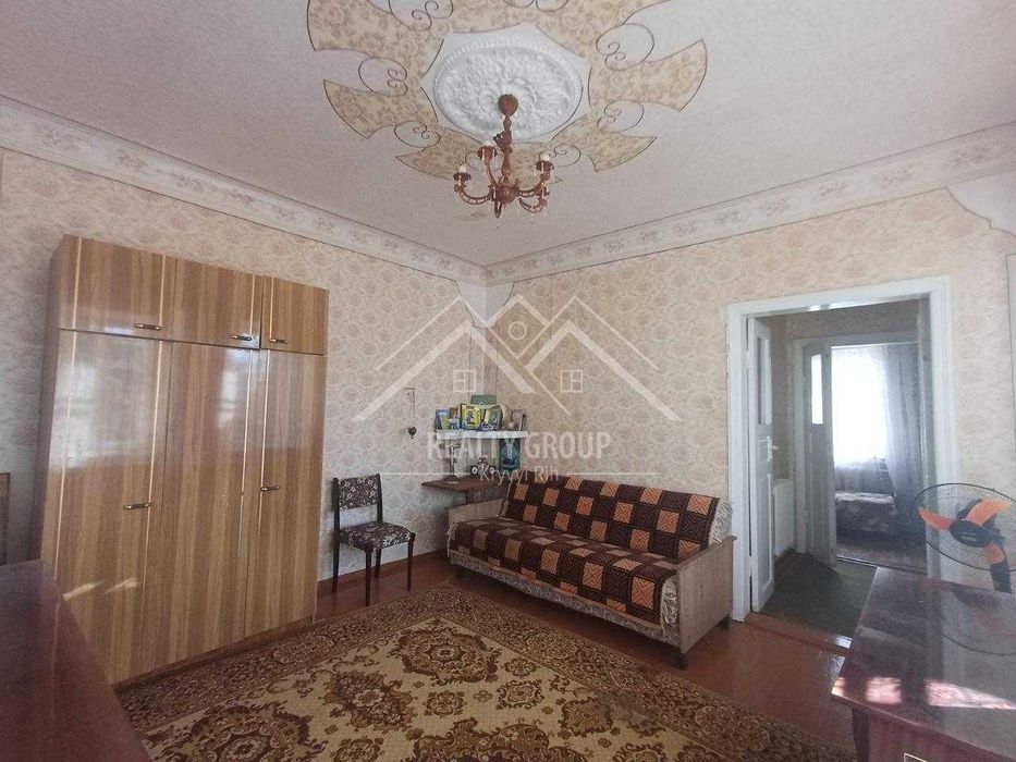 Продаж будинку в центрі с. Лозуватка з гаражем, літнею кухнею.