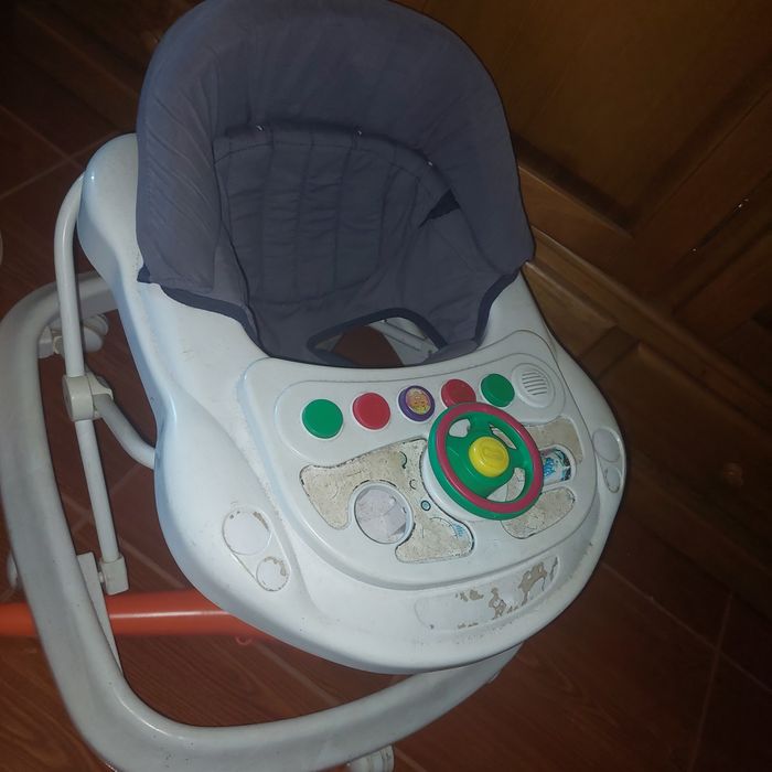 Carrinho de bebé e andador